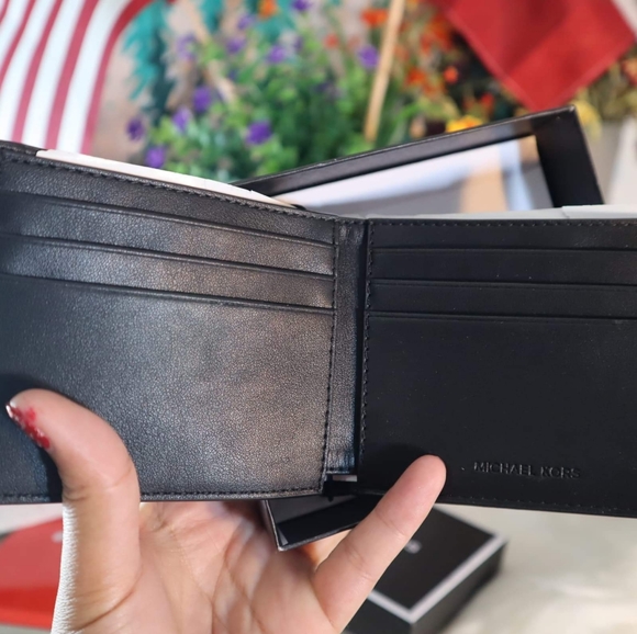 Men's Michael Kors Warren Bifold Wallet - Picture 2 of 7